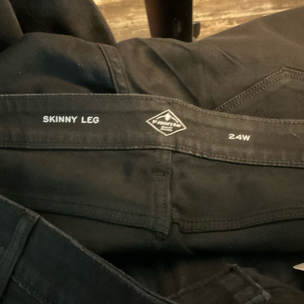 St. John's Bay Black Mid-Rise Skinny Jeans.. SIZE 24. NWT - Picture 6 of 8
